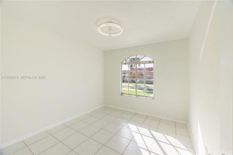House in Miami, Florida 3 bedrooms, 116.69 sq.m. № 1991666 - photo 12