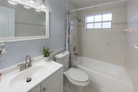 Купить виллу или дом в Майами, Флорида 3 спальни, 116.69м2, № 1991666 - фото 18