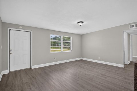 House in Winter Haven, Florida 4 bedrooms, 97.36 sq.m. № 2204108 - photo 10