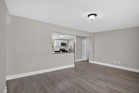 House in Winter Haven, Florida 4 bedrooms, 97.36 sq.m. № 2204108 - photo 7