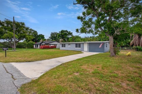 House in Winter Haven, Florida 4 bedrooms, 97.36 sq.m. № 2204108 - photo 4