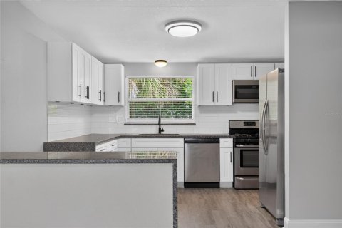 House in Winter Haven, Florida 4 bedrooms, 97.36 sq.m. № 2204108 - photo 13