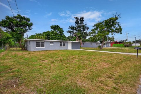 House in Winter Haven, Florida 4 bedrooms, 97.36 sq.m. № 2204108 - photo 3