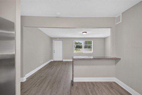 House in Winter Haven, Florida 4 bedrooms, 97.36 sq.m. № 2204108 - photo 19