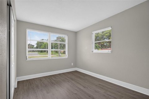 House in Winter Haven, Florida 4 bedrooms, 97.36 sq.m. № 2204108 - photo 25