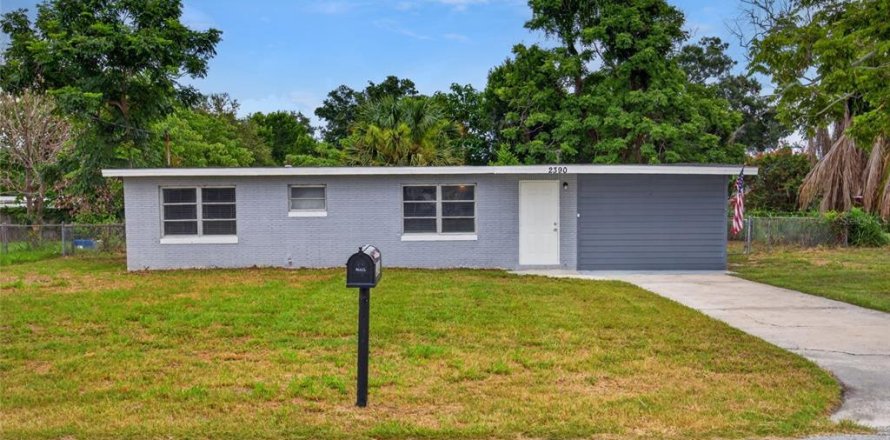 House in Winter Haven, Florida 4 bedrooms, 97.36 sq.m. № 2204108