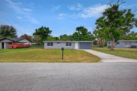 House in Winter Haven, Florida 4 bedrooms, 97.36 sq.m. № 2204108 - photo 2