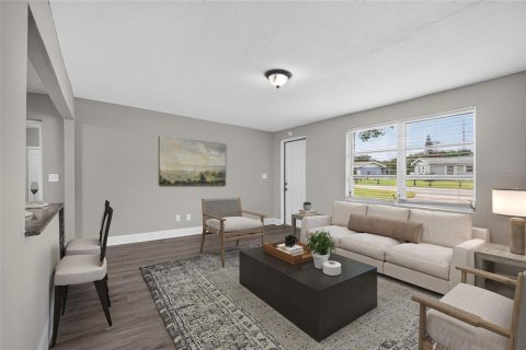 House in Winter Haven, Florida 4 bedrooms, 97.36 sq.m. № 2204108 - photo 8