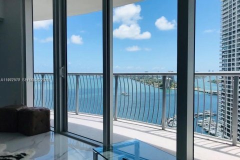 Condominio en Miami, Florida, 2 dormitorios  № 2049305