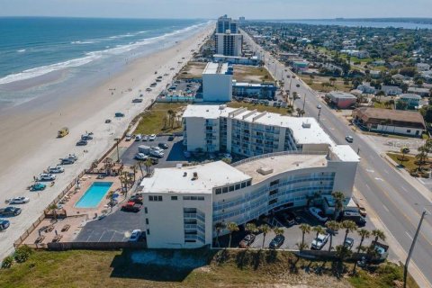 Condo in Daytona Beach, Florida, 1 bedroom  № 2128227
