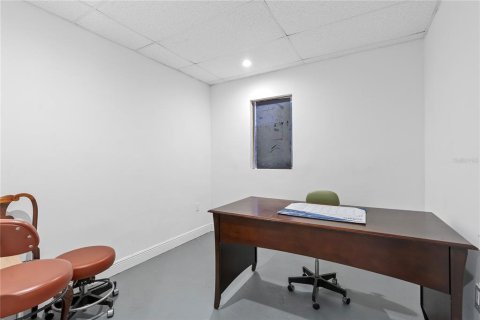 Immobilier commercial à louer à Tampa, Floride: 348.76 m2 № 1843383 - photo 22