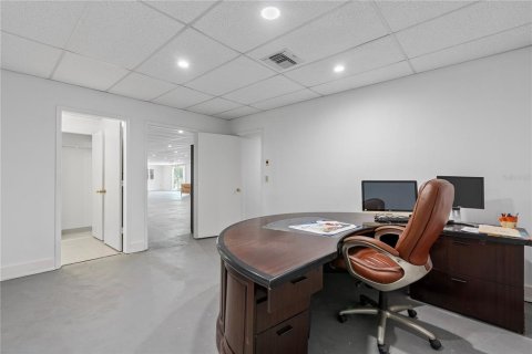 Commercial property in Tampa, Florida 348.76 sq.m. № 1843383 - photo 12