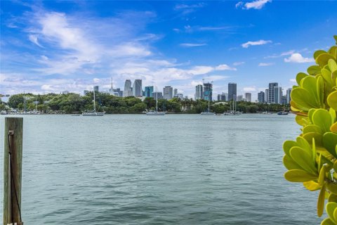 Снять в аренду кондоминиум в Майами, Флорида 1 спальня, 64.75м2, № 1989567 - фото 1