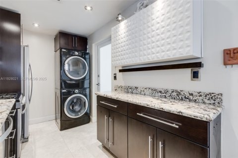 Снять в аренду кондоминиум в Майами, Флорида 1 спальня, 64.75м2, № 1989567 - фото 6