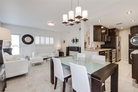 Снять в аренду кондоминиум в Майами, Флорида 1 спальня, 64.75м2, № 1989567 - фото 16