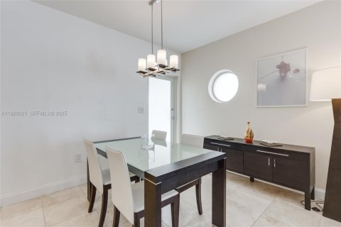 Снять в аренду кондоминиум в Майами, Флорида 1 спальня, 64.75м2, № 1989567 - фото 4