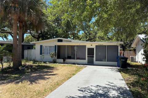 House in Largo, Florida 2 bedrooms, 74.88 sq.m. № 2114475