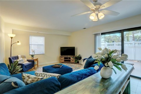Townhouse in Vero Beach, Florida 2 bedrooms, 115.57 sq.m. № 2377702 - photo 6