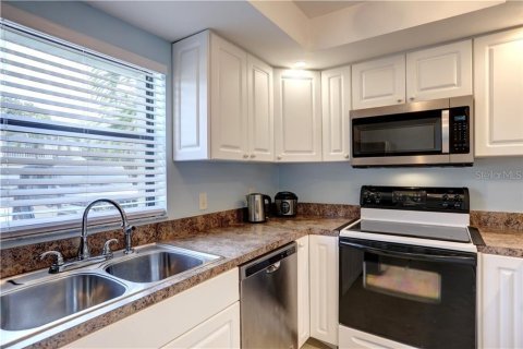Townhouse in Vero Beach, Florida 2 bedrooms, 115.57 sq.m. № 2377702 - photo 11