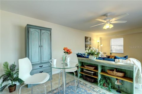 Townhouse in Vero Beach, Florida 2 bedrooms, 115.57 sq.m. № 2377702 - photo 8