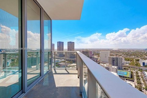 Condominio en alquiler en Miami, Florida, 1 dormitorio, 87.05 m2 № 2011251 - foto 23