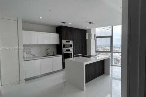 Condominio en alquiler en Miami, Florida, 1 dormitorio, 87.05 m2 № 2011251 - foto 3