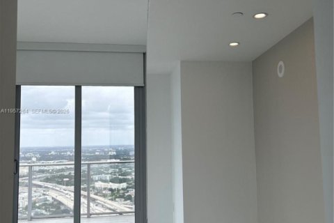 Condominio en alquiler en Miami, Florida, 1 dormitorio, 87.05 m2 № 2011251 - foto 15
