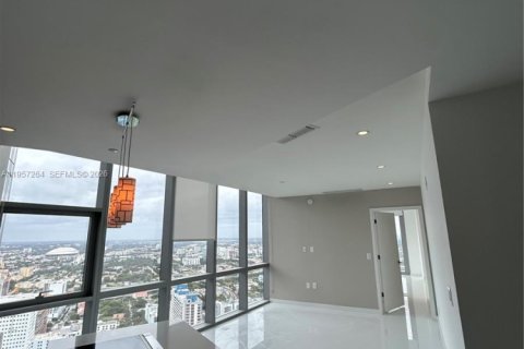 Condominio en alquiler en Miami, Florida, 1 dormitorio, 87.05 m2 № 2011251 - foto 4