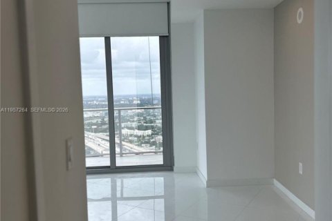 Condominio en alquiler en Miami, Florida, 1 dormitorio, 87.05 m2 № 2011251 - foto 12