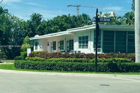 Apartment in Bay Harbor Islands, Florida 1 bedroom, 55.74 sq.m. № 1980114