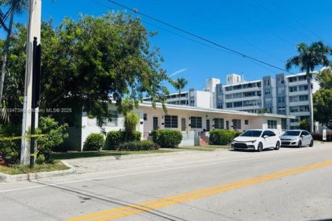 Apartamento en alquiler en Bay Harbor Islands, Florida, 1 dormitorio, 55.74 m2 № 1980114 - foto 2