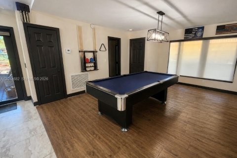 House in Coral Springs, Florida 4 bedrooms, 221.11 sq.m. № 2190455 - photo 10