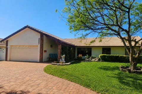 House in Coral Springs, Florida 4 bedrooms, 221.11 sq.m. № 2190455