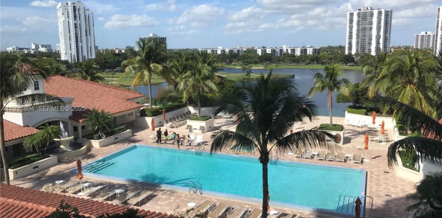 Кондоминиум с 2 спальнями в Авентура, Флорида № 1990376