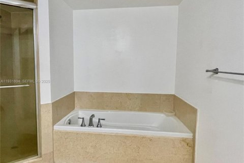 Купить кондоминиум в Авентура, Флорида 2 спальни, 121.89м2, № 1990376 - фото 13