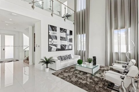 Villa ou maison à vendre à Doral, Floride: 5 chambres № 1958629 - photo 10