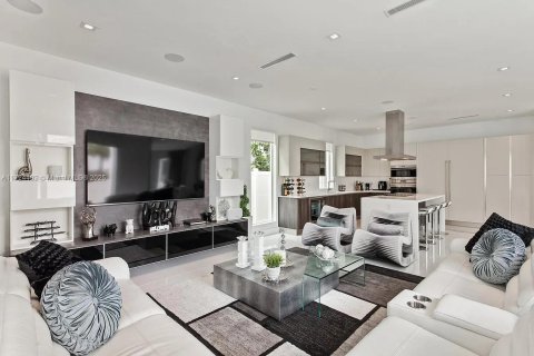 Villa ou maison à vendre à Doral, Floride: 5 chambres № 1958629 - photo 4