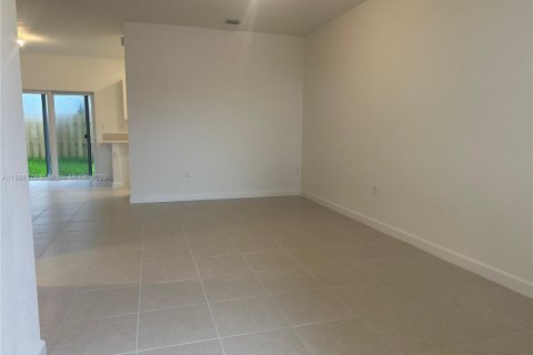 Adosado en alquiler en Homestead, Florida, 3 dormitorios № 1946065 - foto 4