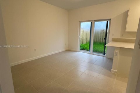 Adosado en alquiler en Homestead, Florida, 3 dormitorios № 1946065 - foto 3