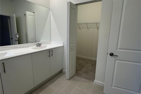 Adosado en alquiler en Homestead, Florida, 3 dormitorios № 1946065 - foto 18