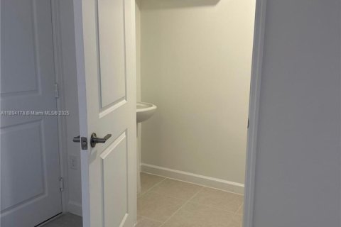 Adosado en alquiler en Homestead, Florida, 3 dormitorios № 1946065 - foto 24