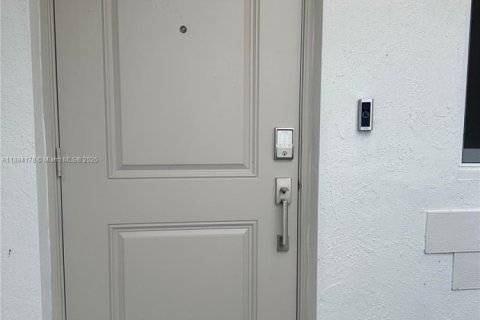 Adosado en alquiler en Homestead, Florida, 3 dormitorios № 1946065 - foto 1