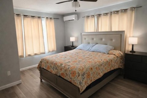 House in West Palm Beach, Florida 3 bedrooms, 82.03 sq.m. № 2146618 - photo 6
