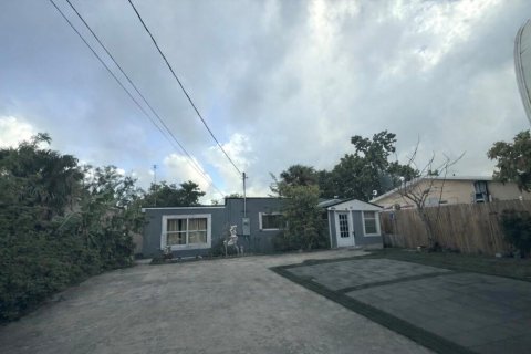 House in West Palm Beach, Florida 3 bedrooms, 82.03 sq.m. № 2146618 - photo 3