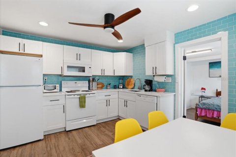 Villa ou maison à vendre à Treasure Island, Floride: 6 chambres, 213.49 m2 № 2141802 - photo 8