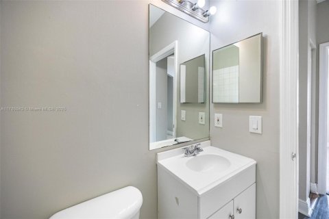 Купить таунхаус в Майами, Флорида 3 спальни, 114.64м2, № 1641249 - фото 24