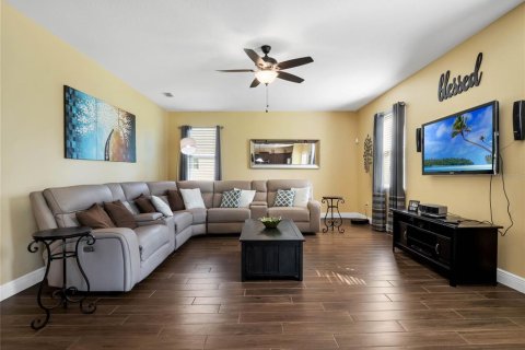 House in Apopka, Florida 5 bedrooms, 401.52 sq.m. № 1734748 - photo 10