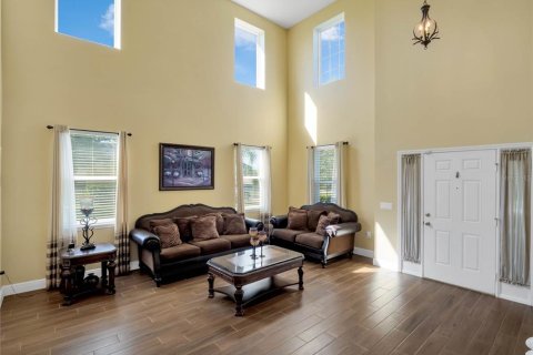 House in Apopka, Florida 5 bedrooms, 401.52 sq.m. № 1734748 - photo 3