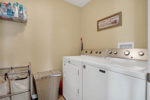House in Apopka, Florida 5 bedrooms, 401.52 sq.m. № 1734748 - photo 25