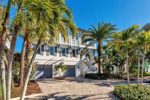 Villa ou maison à vendre à Clearwater, Floride: 4 chambres, 389.45 m2 № 2098818 - photo 2